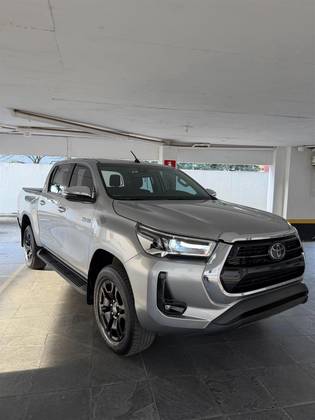 TOYOTA HILUX 2.8 D-4D TURBO DIESEL CD SRX 4X4 AUTOMÁTICO