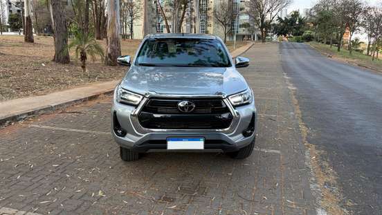 TOYOTA-HILUX-2021