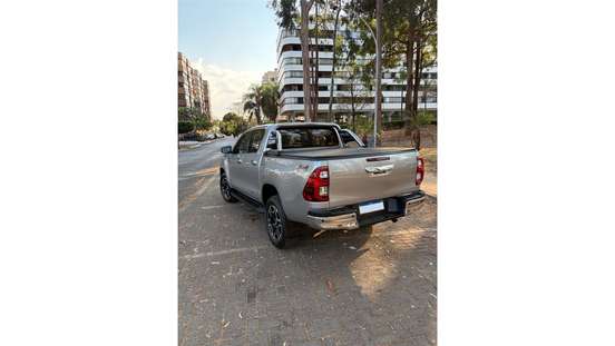 TOYOTA-HILUX-2.8 D-4D TURBO DIESEL CD SRX 4X4 AUTOMÁTICO TOYOTA-HILUX-2021