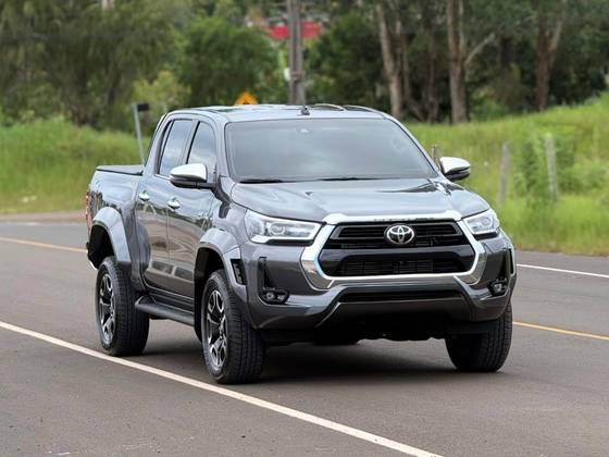 TOYOTA HILUX 2.8 D-4D TURBO DIESEL CD SRX PLUS 4X4 AUTOMÁTICO
