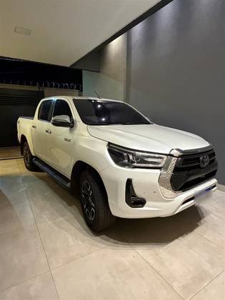 TOYOTA HILUX 2.8 D-4D TURBO DIESEL CD POWER PACK 4X4 MANUAL