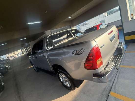 TOYOTA-HILUX-2.8 SRV 4X4 CD 16V DIESEL 4P AUTOMÁTICO TOYOTA-HILUX-2017