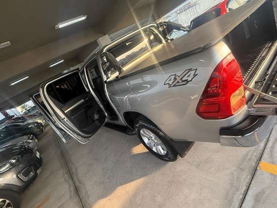 TOYOTA-HILUX-2017