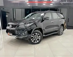 TOYOTA HILUX SW4 2.8 D-4D TURBO DIESEL SRX PLATINUM 7L 4X4 AUTOMÁTICO TOYOTA HILUX SW4 2.8 D-4D TURBO DIESEL SRX PLATINUM 7L 4X4 AUTOMÁTICO
