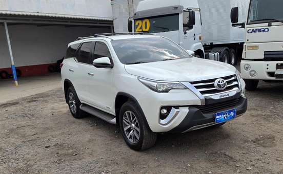 TOYOTA-HILUX SW4-2.8 SRX 4X4 7 LUGARES 16V TURBO INTERCOOLER DIESEL 4P AUTOMÁTICO TOYOTA-HILUX SW4-2019