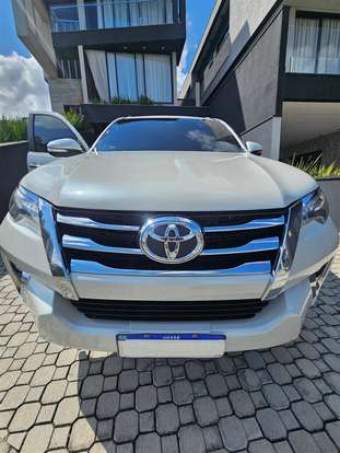 TOYOTA-HILUX SW4-2.8 SRX 4X4 7 LUGARES 16V TURBO INTERCOOLER DIESEL 4P AUTOMÁTICO TOYOTA-HILUX SW4-2017