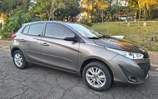 TOYOTA-YARIS-2019