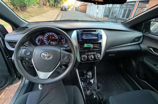 TOYOTA-YARIS-2019