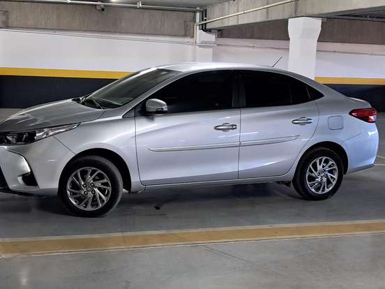 TOYOTA-YARIS-2022
