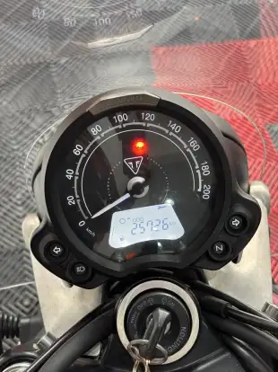 TRIUMPH-STREET TWIN-2020