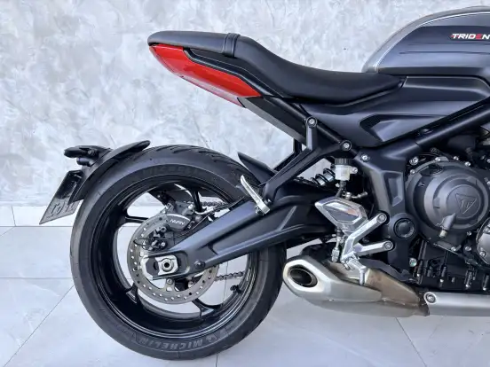 TRIUMPH-TRIDENT 660-2023