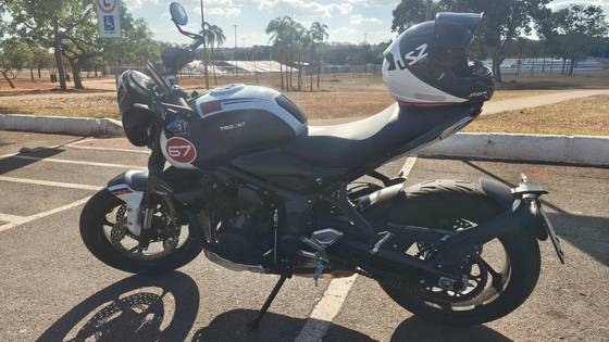 TRIUMPH TRIDENT 660 