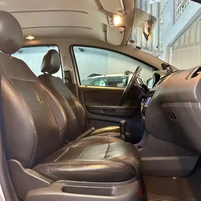 VOLKSWAGEN-FOX-2011