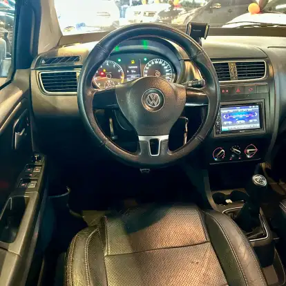VOLKSWAGEN-FOX-2011