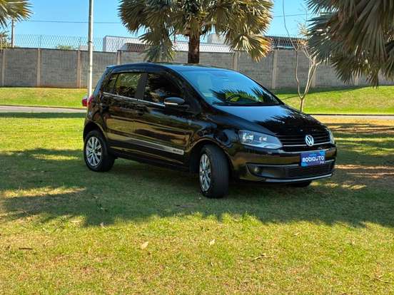 VOLKSWAGEN-FOX-2014