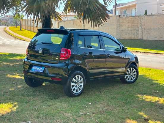 VOLKSWAGEN-FOX-1.6 MI SELEÇÃO 8V FLEX 4P MANUAL VOLKSWAGEN-FOX-2014
