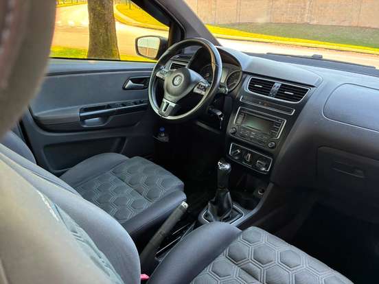 VOLKSWAGEN-FOX-2014