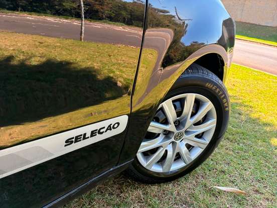 VOLKSWAGEN-FOX-1.6 MI SELEÇÃO 8V FLEX 4P MANUAL VOLKSWAGEN-FOX-2014
