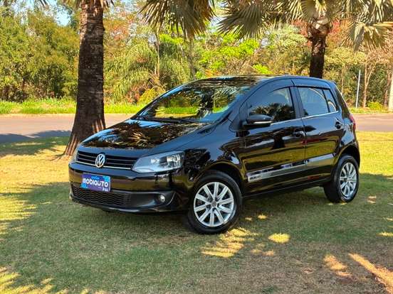 VOLKSWAGEN-FOX-2014