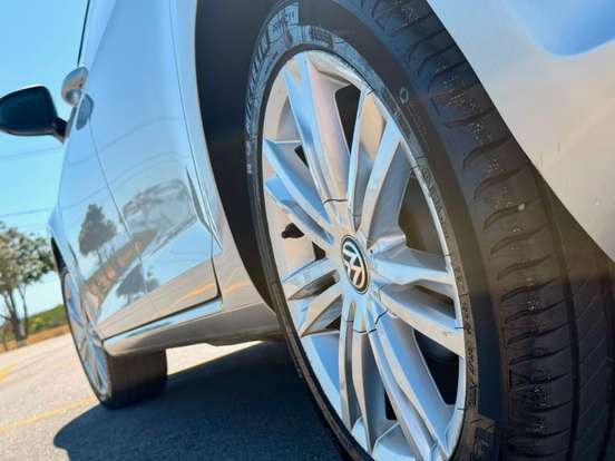 VOLKSWAGEN-GOLF-2014