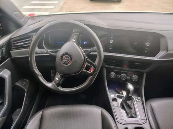VOLKSWAGEN-JETTA-2020