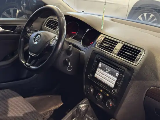 VOLKSWAGEN-JETTA-2015