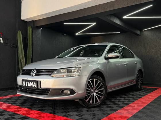 VOLKSWAGEN JETTA 2.0 COMFORTLINE FLEX 4P TIPTRONIC