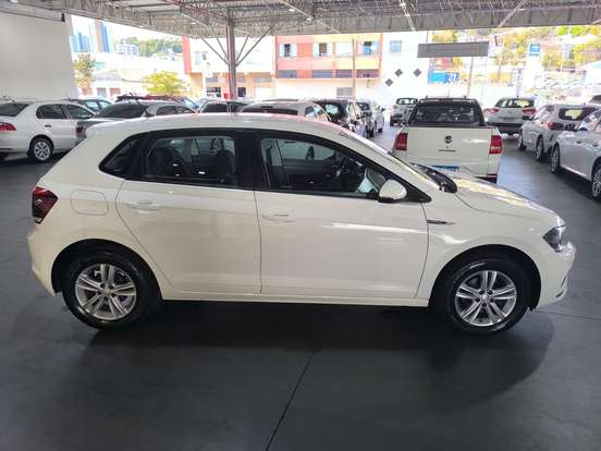 VOLKSWAGEN-POLO-2018