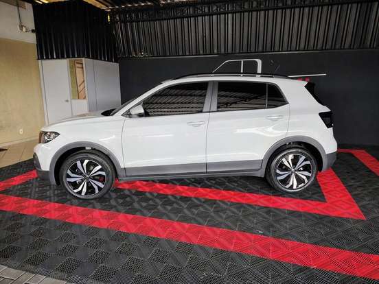 VOLKSWAGEN-T-CROSS-1.0 200 TSI TOTAL FLEX AUTOMÁTICO VOLKSWAGEN-T-CROSS-2023