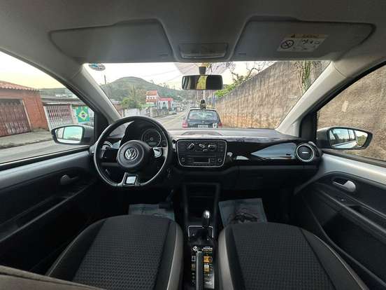 VOLKSWAGEN-CROSS UP-2016