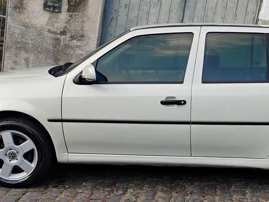 VOLKSWAGEN-GOL-2.0 MI 8V GASOLINA 4P MANUAL VOLKSWAGEN-GOL-2000