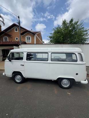 VOLKSWAGEN-KOMBI-2012
