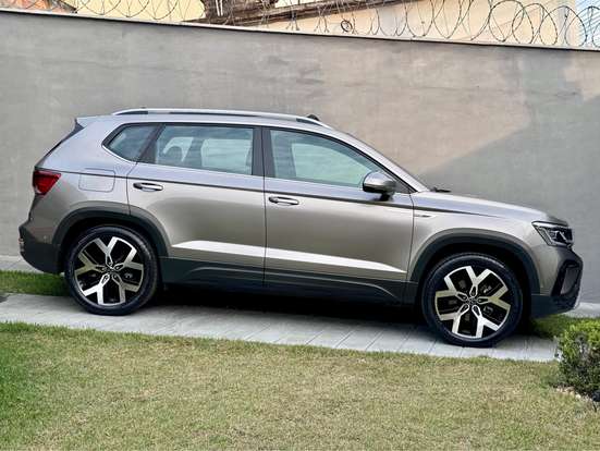 VOLKSWAGEN-TAOS-2023