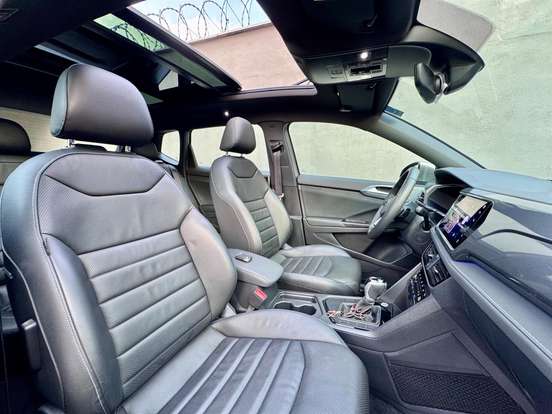 VOLKSWAGEN-TAOS-2023