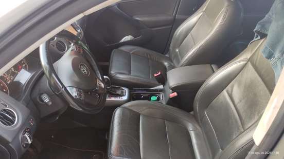 VOLKSWAGEN-TIGUAN-2011