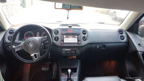 VOLKSWAGEN-TIGUAN-2011