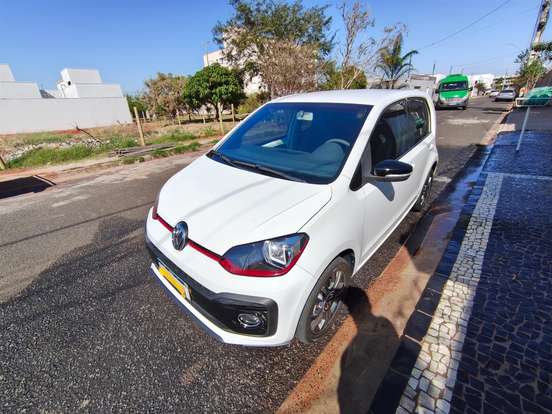 VOLKSWAGEN-UP-2015