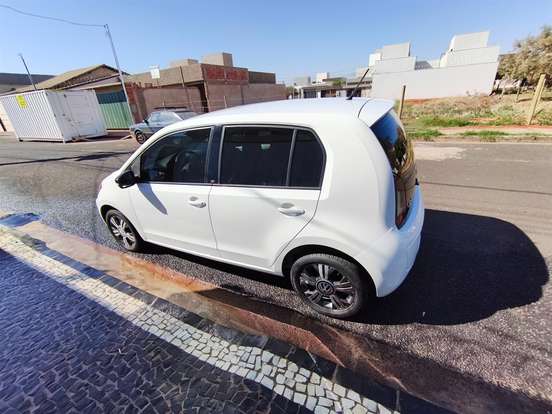 VOLKSWAGEN-UP-2015
