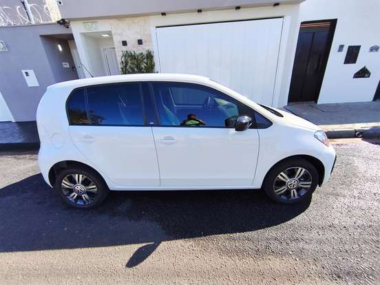 VOLKSWAGEN-UP-2015