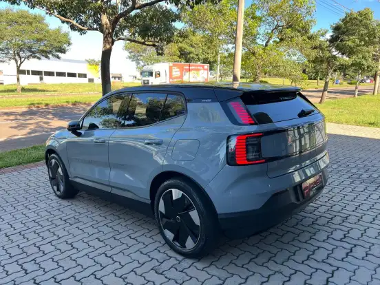 VOLVO-EX30-2024