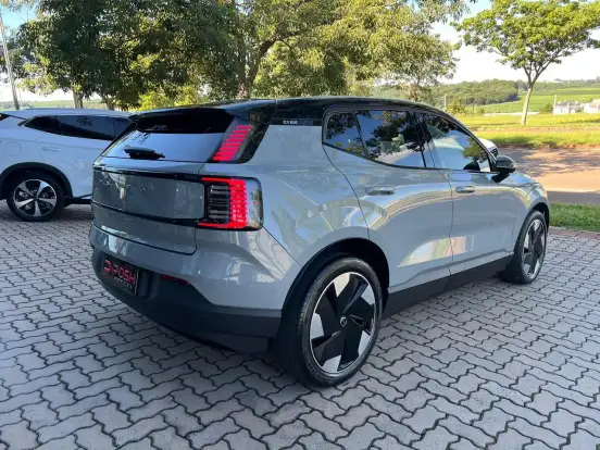 VOLVO-EX30-2024