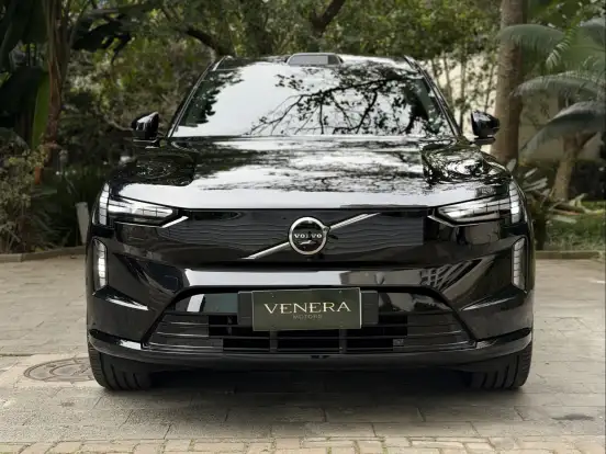 VOLVO-EX90-2025