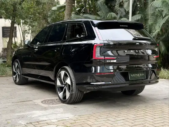 VOLVO-EX90-2025