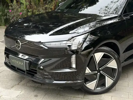 VOLVO-EX90-2025