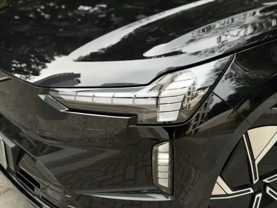 VOLVO-EX90-2025