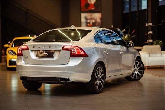 VOLVO-S60-2015