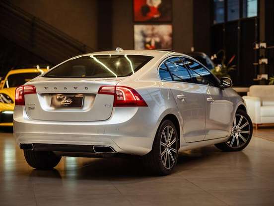 VOLVO-S60-2.0 T5 KINETIC 16V TURBO GASOLINA 4P AUTOMÁTICO VOLVO-S60-2015