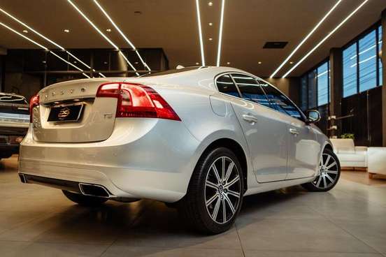 VOLVO-S60-2.0 T5 KINETIC 16V TURBO GASOLINA 4P AUTOMÁTICO VOLVO-S60-2015