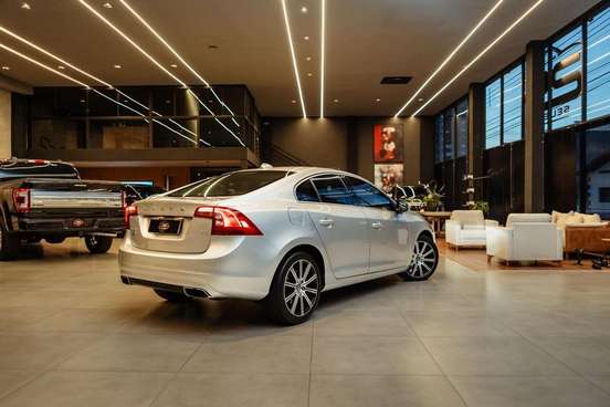 VOLVO-S60-2.0 T5 KINETIC 16V TURBO GASOLINA 4P AUTOMÁTICO VOLVO-S60-2015