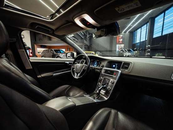 VOLVO-S60-2.0 T5 KINETIC 16V TURBO GASOLINA 4P AUTOMÁTICO VOLVO-S60-2015